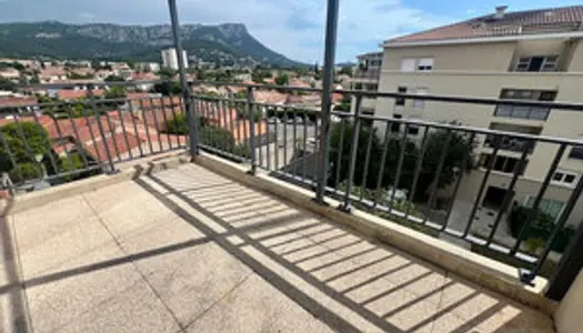 Appartement récent type 3 avec stationnement et terrasse 