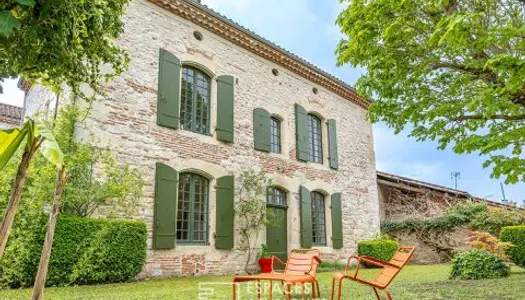 Maison bourgeoise du XVIII ème, ses dépendances et sa piscine XXL