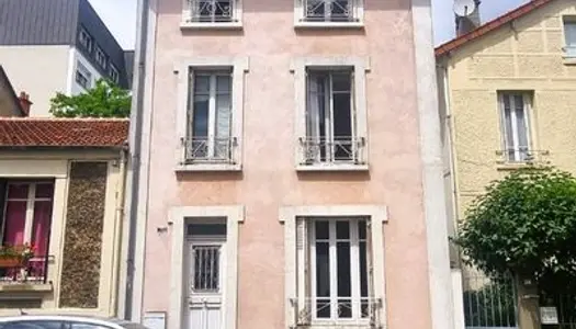 Maison familiale 5 pièces avec grand jardin / Pierre et Marie Curie 