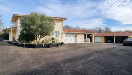 Maison d'architecte à Clermont, très belles prestations, piscine, garage,