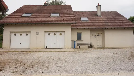 Belle maison familiale 180m² sur un terrain clôturé de 1500 m² au calme 