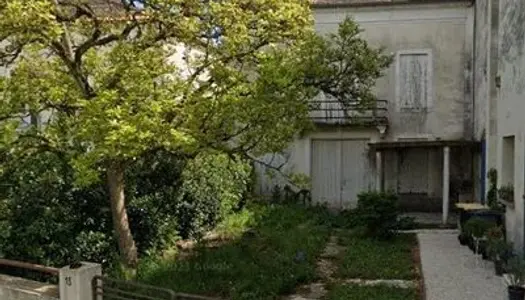 Propriété ancienne et authentique au centre d'une Bastide touris