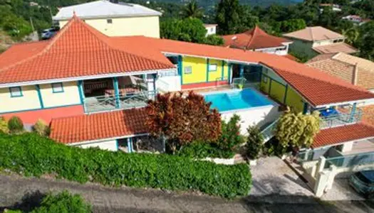 Magnifique résidence créole de 6 logements avec vue sensationnelle et piscine