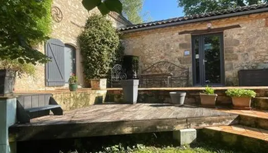 Superbe maison en pierre avec vue panoramique sur ses 3,5ha de prés 