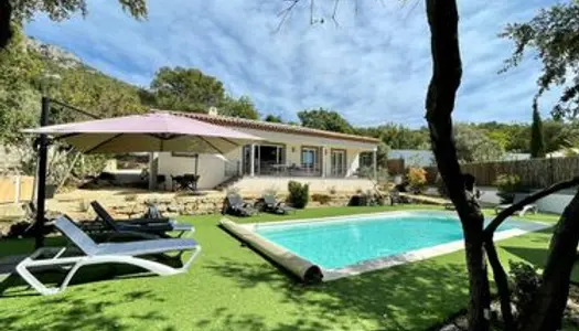 Villa 95 m² piscine chauffee, clim jardin entretenue de 1000m² 