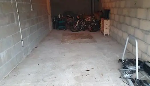 Très beau garage 2voitures 