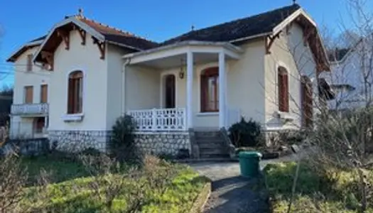 Belle maison en pierres avec jardin et dépendances sur Lavelanet