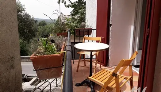 Maison de village rénovée avec petite terrasse 