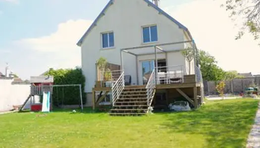 Maison familiale hors lotissement, Carpiquet centre, toutes commodités à pied 