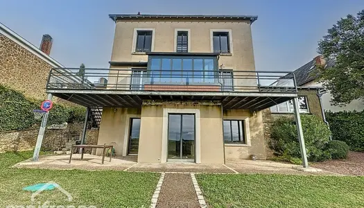Dpt Deux Sèvres (79), à vendre THOUARS maison P8 de 269,62 m² - Terrain de 2 042,00 m² 