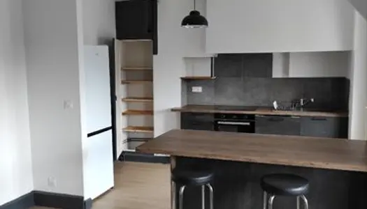 Appartement T3 donc 2 chambres, balcon et cuisine équipée 