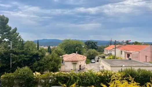 Appartement T4 à 5 minutes du centre ville, balcon et parking dans une résidence sécurisée 