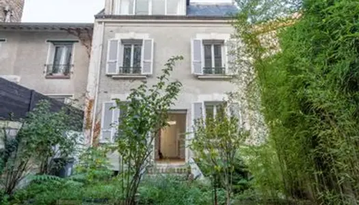 Boulevard de la République: Charmante Maison sur 3 niveau avec sous-sol + Grand Jardin arboré