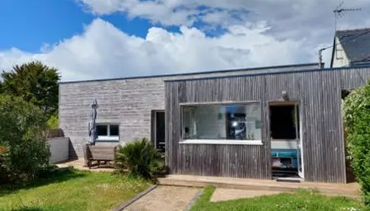 Maison de bord de mer lumineuse au calme 