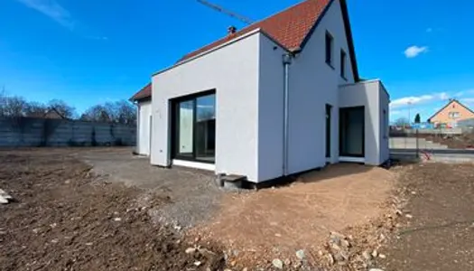 Au calme , maison récente sur 12.67 ares , environ 130m² , jardin