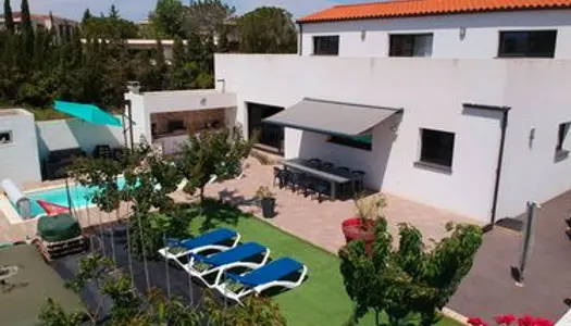 Magnifique Villa Contemporaine de 190m² avec Piscine , Cuisine d'Été, Grand Parking, 10 min 