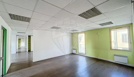 Bureau 250 m²