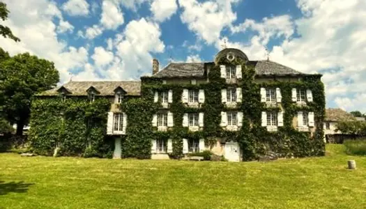 Manoir avec Corps de Ferme Chaudes Aigues 