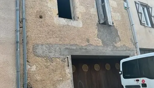 Maison à rénover en plein coeur de Miradoux