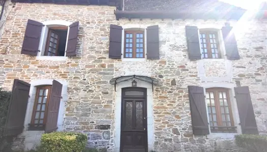 Maison de ville avec cinq chambres et jardin