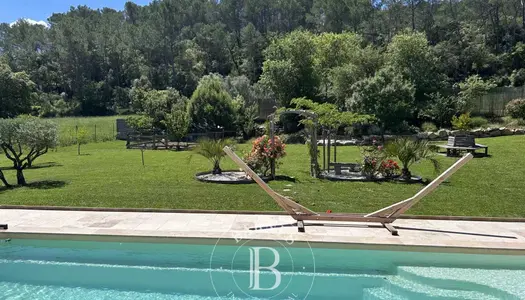 Exclusivité - Var- Propriété provençale - Villa de 270 m² avec dépendances, piscines et pool 