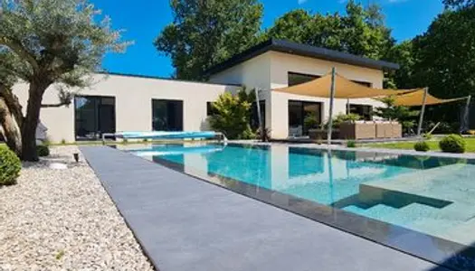 Maison moderne 318m2 avec piscine 