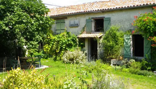 Jolie Maison de Campagne à Rénover. Spacieux avec jardin mature 3/4 chambres 2 salles de bain 