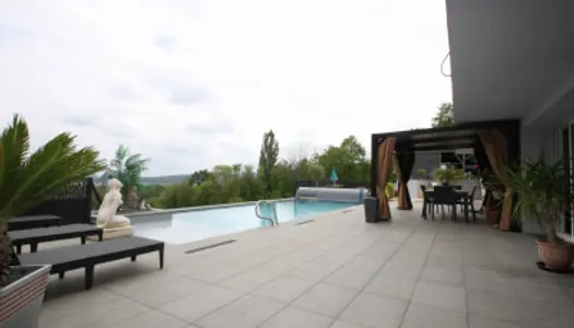 Maison 8 pièces 265 m²