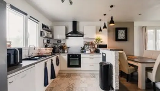 Dpt Charente Maritime (17), à vendre LE GUE D'ALLERE maison P5 de 96 m² - Terrain de 436,00 m² - 