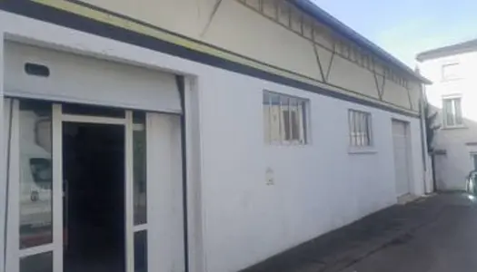 Bâtiment professionnel hangar garage stockage 300 m2