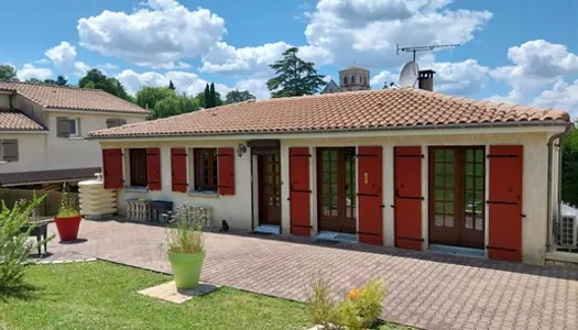 Très belle vue dégagée pour ce Pavillon avec son studio indépendant et son beau jardin 