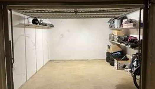 Box garage 18m2 dans résidence sécurisée 