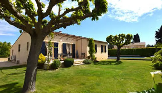 Cabannes - Maison 4 pièces avec terrasse, jardin, garage et piscine bois