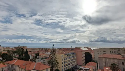 2 PIECES DE 34 M2 DANS UN ANCIEN PALACE, DERNIER ETAGE, VUE 