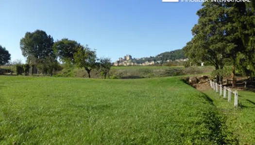 vue sur les châteaux situé dans la vallée des cinq châteaux 