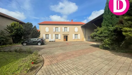 Maison 12 pièces 377 m² 