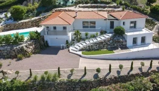 Villa contemporaine avec vue mer 