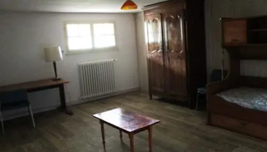 Loue chambre meublée 21 m2 à Vendôme 