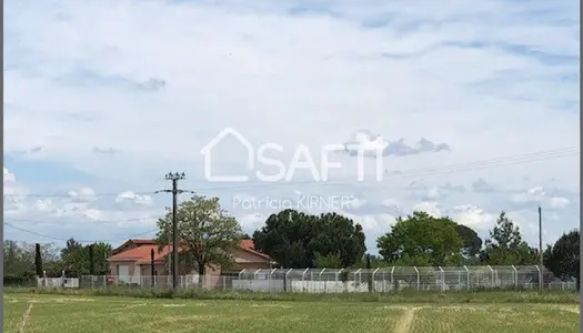 Propriété T6 avec piscine et pension pour animaux. 