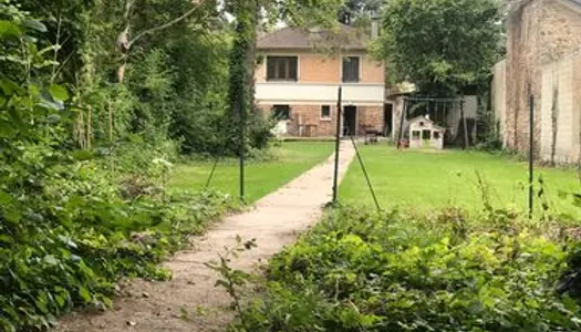 Grand terrain et maison en bordure d'Essonne 