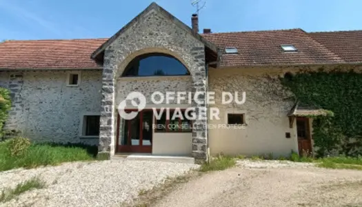 Maison 7 pièces 321 m²