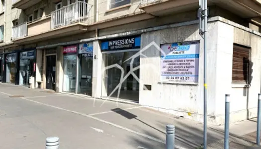 Local commercial 216 m²