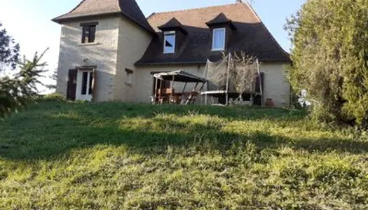 Proche Périgueux vends propriété 1,5ha avec écurie, piscine 