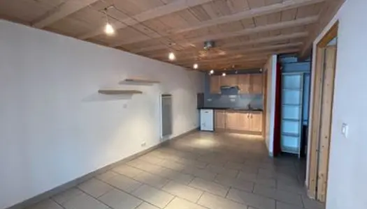 Loue t2 1 er etage 38 m2 neuf cadelade le puy