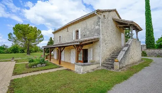 Maison en pierre sur deux niveaux (3 chambres) 