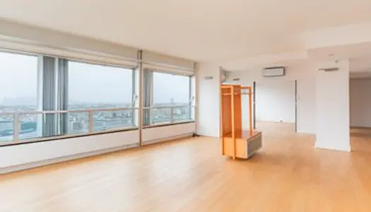 Paris 15 : appartement rare, très lumineux avec terrasse sur le toit, vue panoramique, vue Tour 