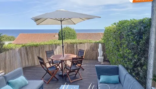 LES ISSAMBRES À VENDRE STUDIO CABINE VUE MER AVEC UNE TERRASSE DE 25 m² ET PARKING 