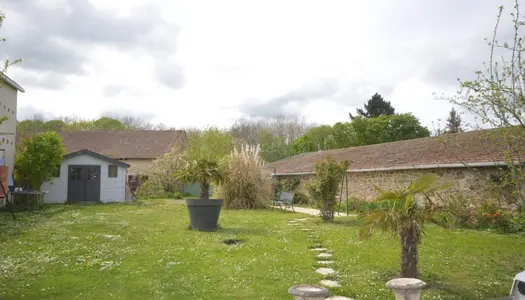 À Évaux-Les-Bains (23), propriété à vendre avec terrasse 