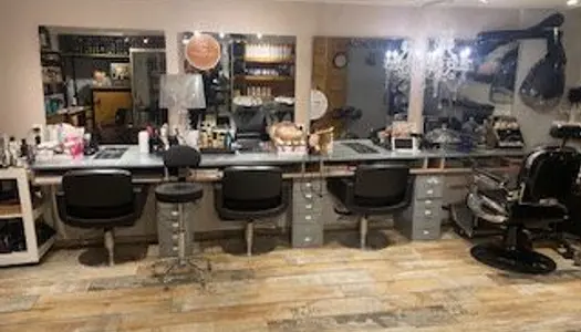 Salon de coiffure 50 m² Tourtour