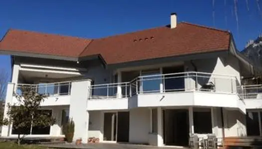 Maison - Villa Location Menthon-Saint-Bernard 5p 265m² 3291€